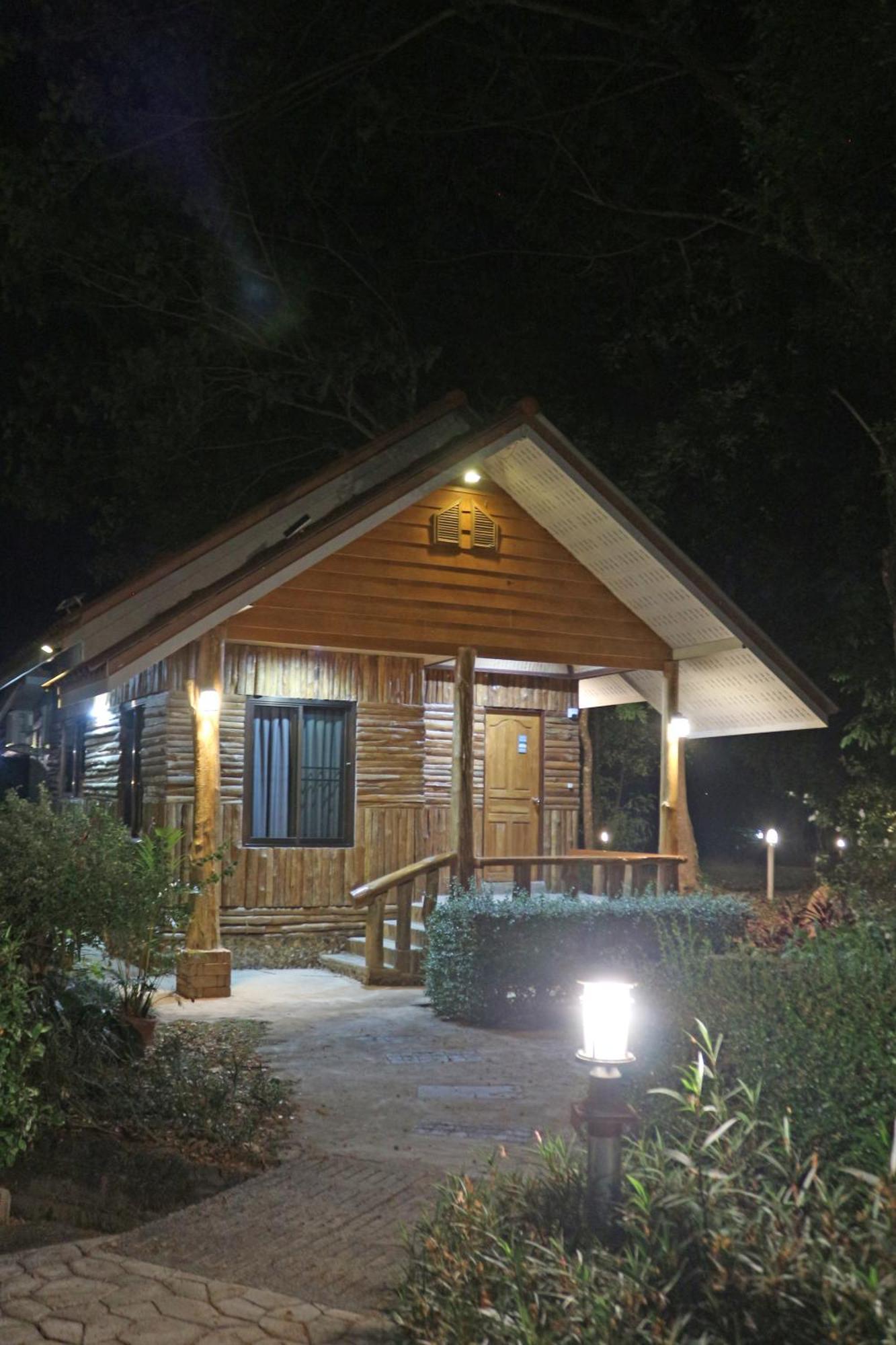 Baan Khue Wieng Resort Mae Sariang Ngoại thất bức ảnh