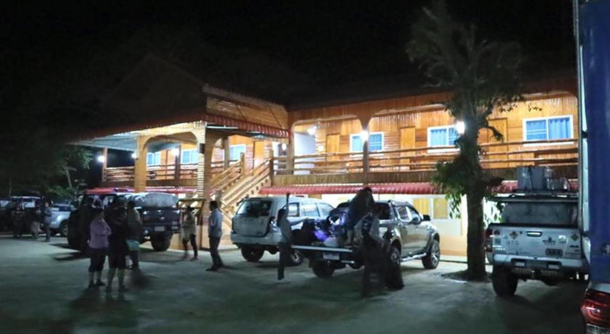 Baan Khue Wieng Resort Mae Sariang Ngoại thất bức ảnh
